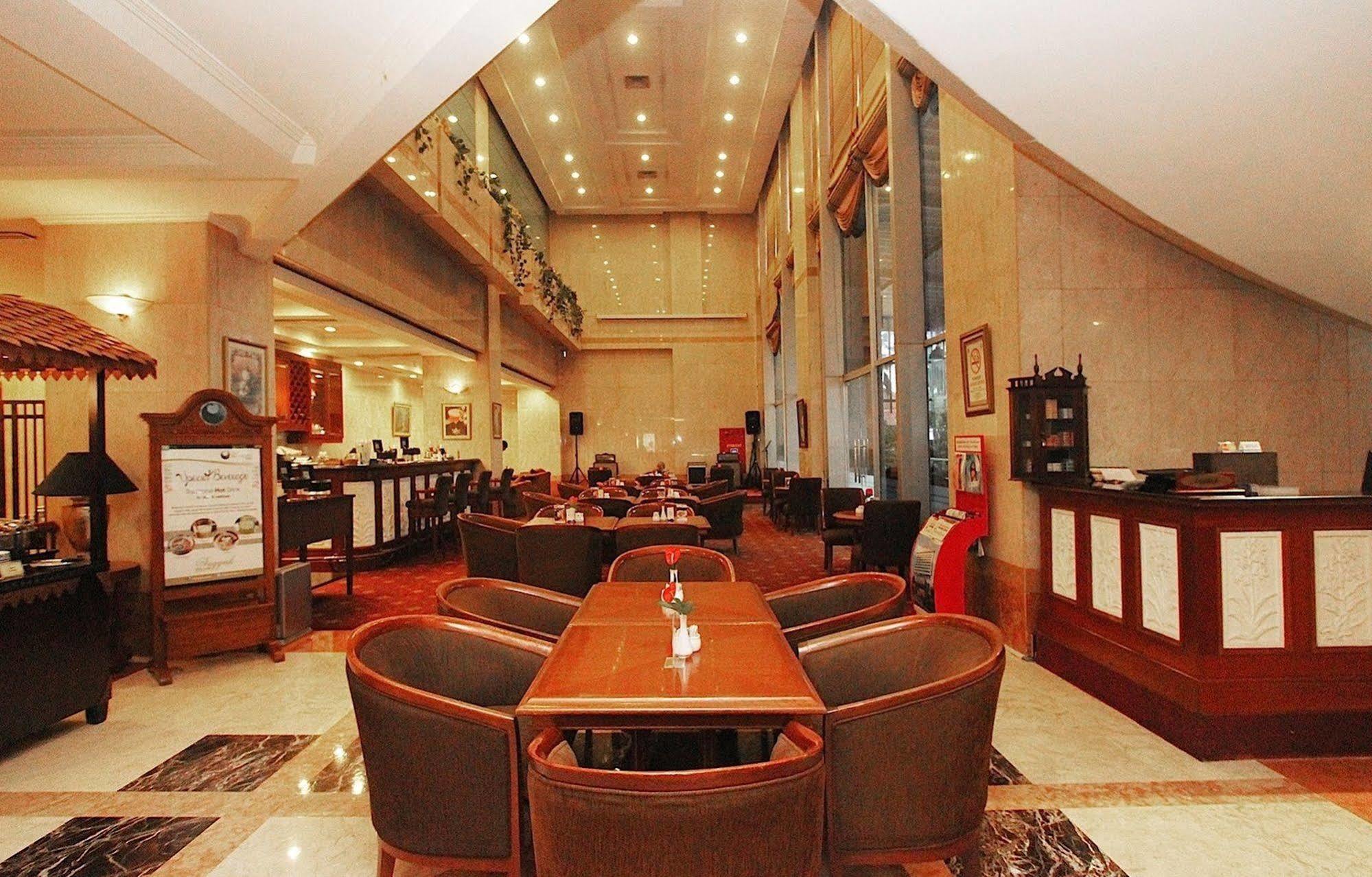 Hotel Bidakara Jakarta Exteriör bild